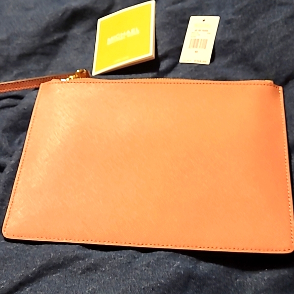 Michael Kors Jet Set Travel XL clutch - Picture 3 of 6